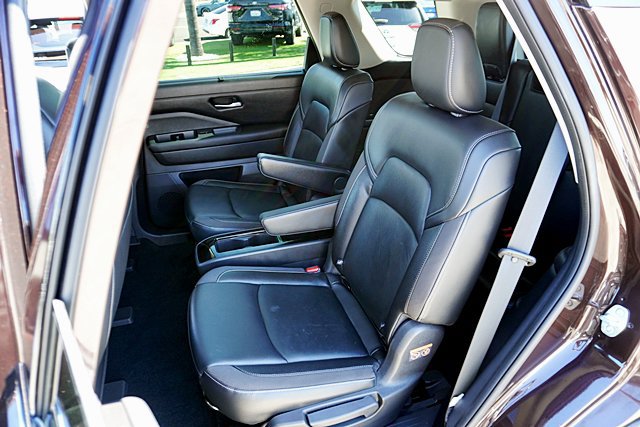 Used 2022 Nissan Pathfinder SL w/ SL Premium Package FWD image 27