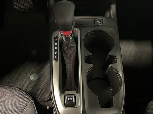 Used 2024 Chevrolet Trax RS FWD image 28