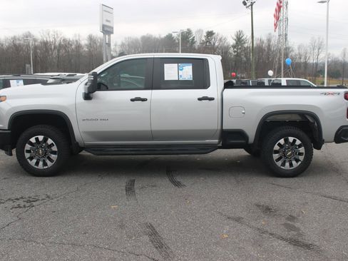 Used 2022 Chevrolet Silverado 2500 Custom w/ Custom Convenience Package image 4