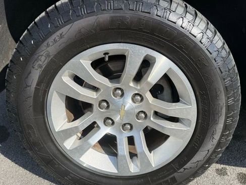 Used 2018 Chevrolet Suburban LT image 11