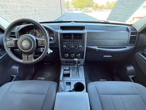 Used 2011 Jeep Liberty Sport image 3