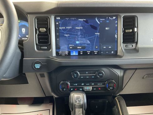 Used 2025 Ford Bronco Badlands w/ Sasquatch Package AWD/4WD image 18