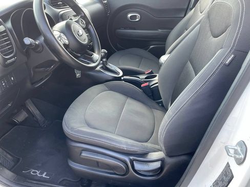 Used 2014 Kia Soul FWD image 9