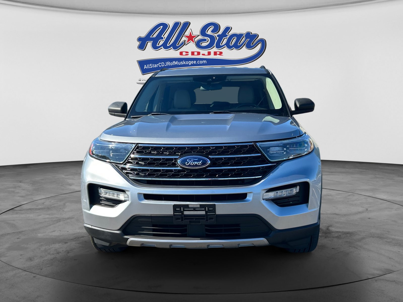 Used 2021 Ford Explorer XLT w/ Equipment Group 202A AWD/4WD image 2