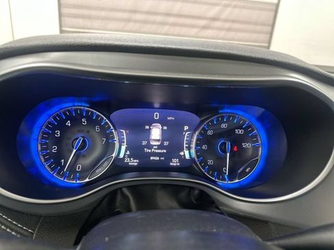 Used 2020 Chrysler Pacifica Limited w/ S Appearance Package FWD image 12