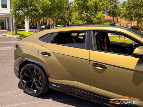 Used 2024 Lamborghini Urus Performante AWD/4WD image 67