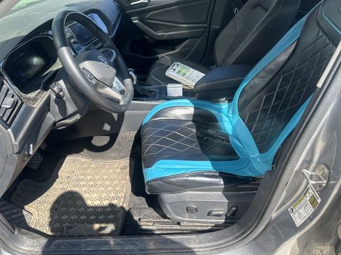 Used 2024 Volkswagen Jetta SE image 8