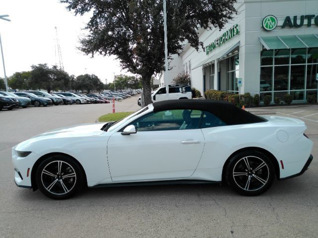 Used 2025 Ford Mustang Premium RWD image 17