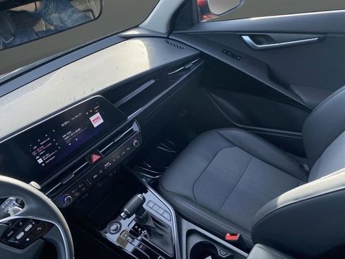 Certified 2023 Kia Niro EX image 21