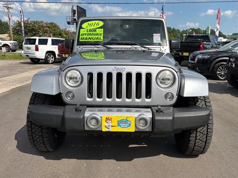 Used 2016 Jeep Wrangler Unlimited Sahara w/ Dual Top Group AWD/4WD image 2