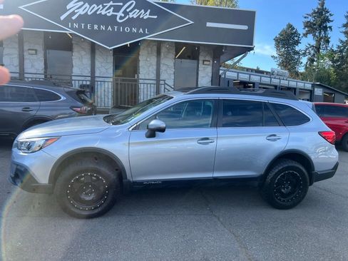 Used 2018 Subaru Outback 2.5i Premium AWD/4WD image 3