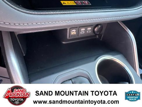 Used 2025 Toyota Highlander XSE AWD/4WD image 22