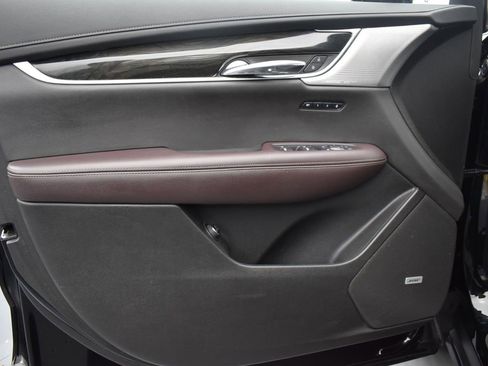 Used 2022 Cadillac XT6 Premium Luxury w/ Technology Package image 9