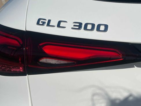 Used 2025 Mercedes-Benz GLC 300 4MATIC image 12