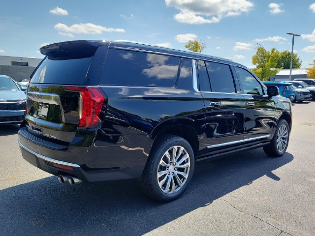 Used 2021 GMC Yukon XL Denali w/ Denali Premium Package AWD/4WD image 4