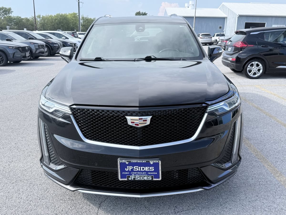 Used 2022 Cadillac XT6 Sport AWD/4WD image 2