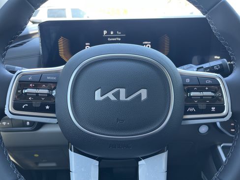 New 2026 Kia Carnival EX FWD image 14