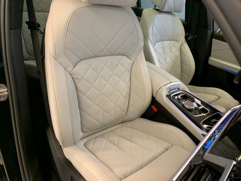 Used 2024 BMW X7 xDrive40i w/ M Sport Package AWD/4WD image 88