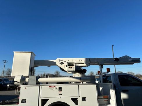 Used 2011 RAM 5500 2WD Regular Cab w/ ST Decor Group image 13