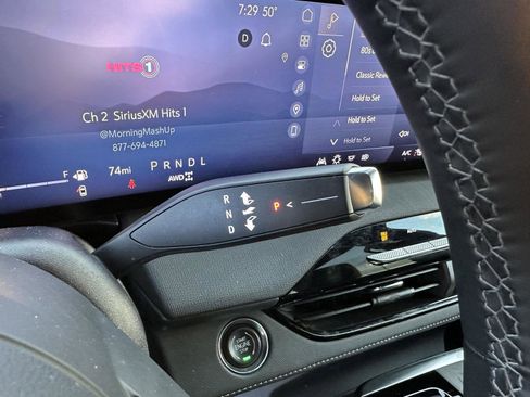 Used 2025 Buick Enclave Preferred image 27