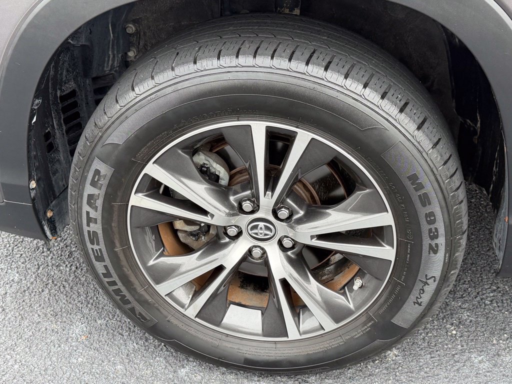 Used 2019 Toyota Highlander Plus FWD image 30