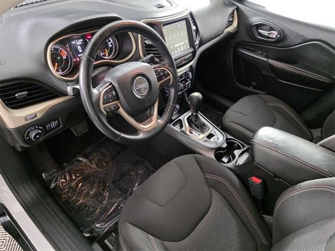 Used 2017 Jeep Cherokee Latitude w/ Comfort & Sound Group image 11