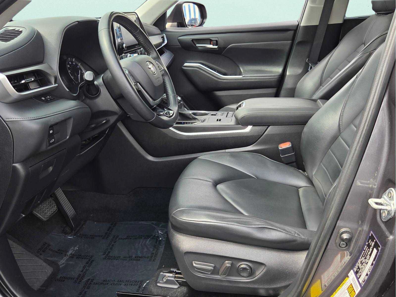 Used 2021 Toyota Highlander XLE FWD image 10
