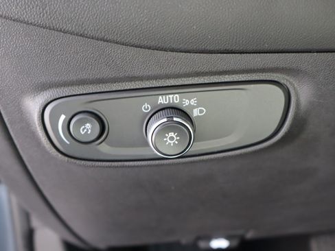 Used 2023 Chevrolet Equinox LT w/ Driver Convenience Package image 18