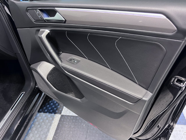 Certified 2024 Volkswagen Tiguan SE R-Line FWD image 9