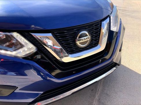 Used 2019 Nissan Rogue S image 28