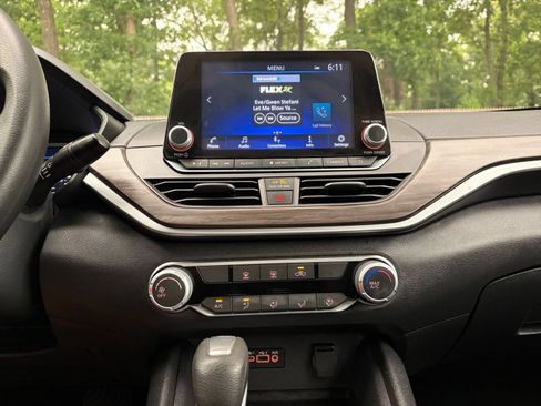 Used 2025 Nissan Altima 2.5 SV FWD image 16