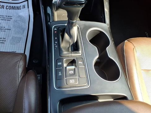 Used 2019 Kia Sorento SX image 26