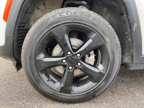 Used 2023 Jeep Grand Cherokee Altitude AWD/4WD image 22