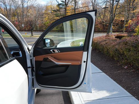 New 2026 BMW X5 M60i w/ Executive Package image 25