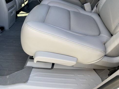 Used 2019 GMC Acadia SLT w/ LPO, Floor Liner Package FWD image 28