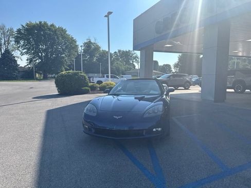 Used 2005 Chevrolet Corvette Coupe w/ Preferred Equipment Group RWD image 3