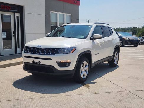 Used 2018 Jeep Compass Latitude w/ Popular Equipment Group AWD/4WD image 2