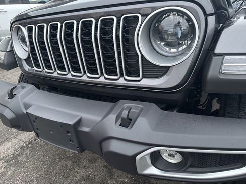 Used 2025 Jeep Wrangler Unlimited Sahara image 9