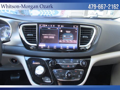 Used 2022 Chrysler Pacifica Touring-L image 39