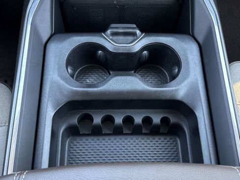 Used 2025 RAM 1500 Laramie image 32