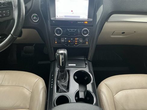 Used 2018 Ford Explorer XLT w/ Equipment Group 202A FWD image 20