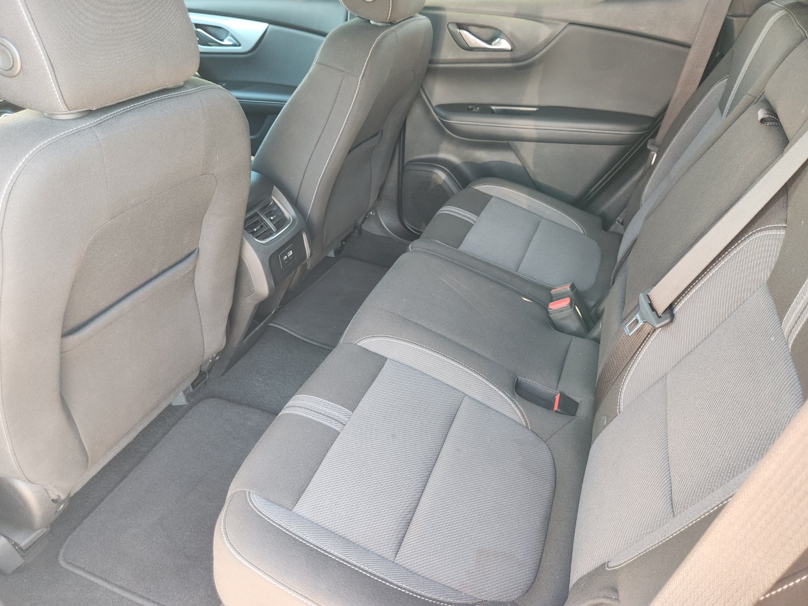Used 2023 Chevrolet Blazer LT w/ Midnight/Sport Edition FWD image 31