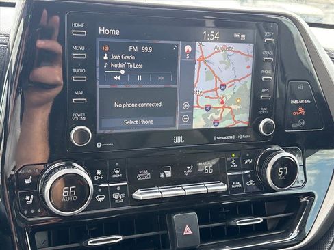 Used 2021 Toyota Highlander Limited image 14