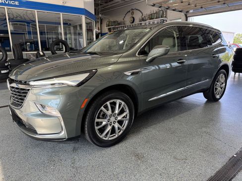 Used 2022 Buick Enclave Essence w/ Experience Buick Package AWD/4WD image 4