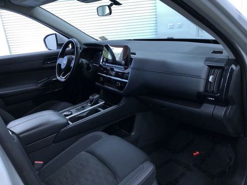 Used 2025 Nissan Pathfinder SV AWD/4WD image 23