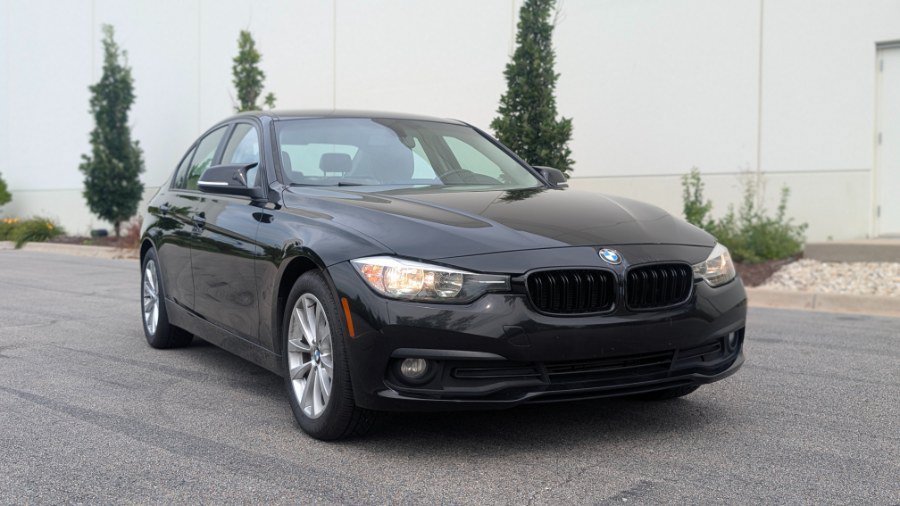 Used 2017 BMW 320i Sedan RWD image 2