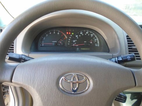 Used 2004 Toyota Camry LE FWD image 10