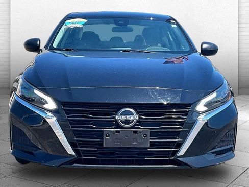 Used 2025 Nissan Altima 2.5 SV FWD image 2