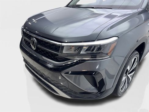 Used 2024 Volkswagen Taos SE image 16