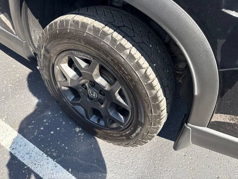 Certified 2025 Honda Pilot TrailSport image 10